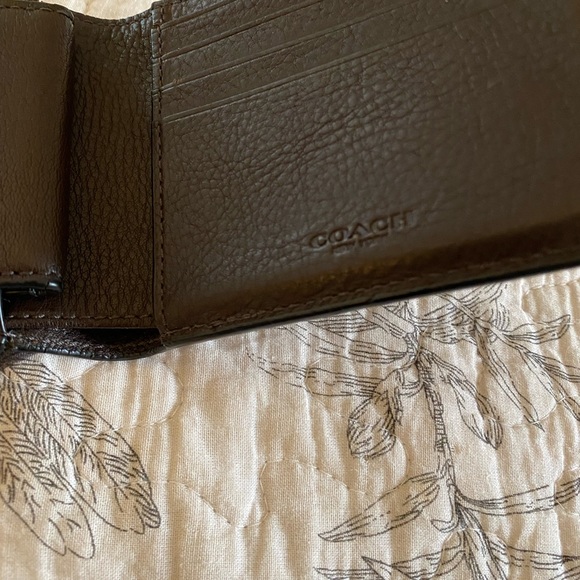 Mens like new coach wallet with I’d and credit card folder! - Picture 4 of 6